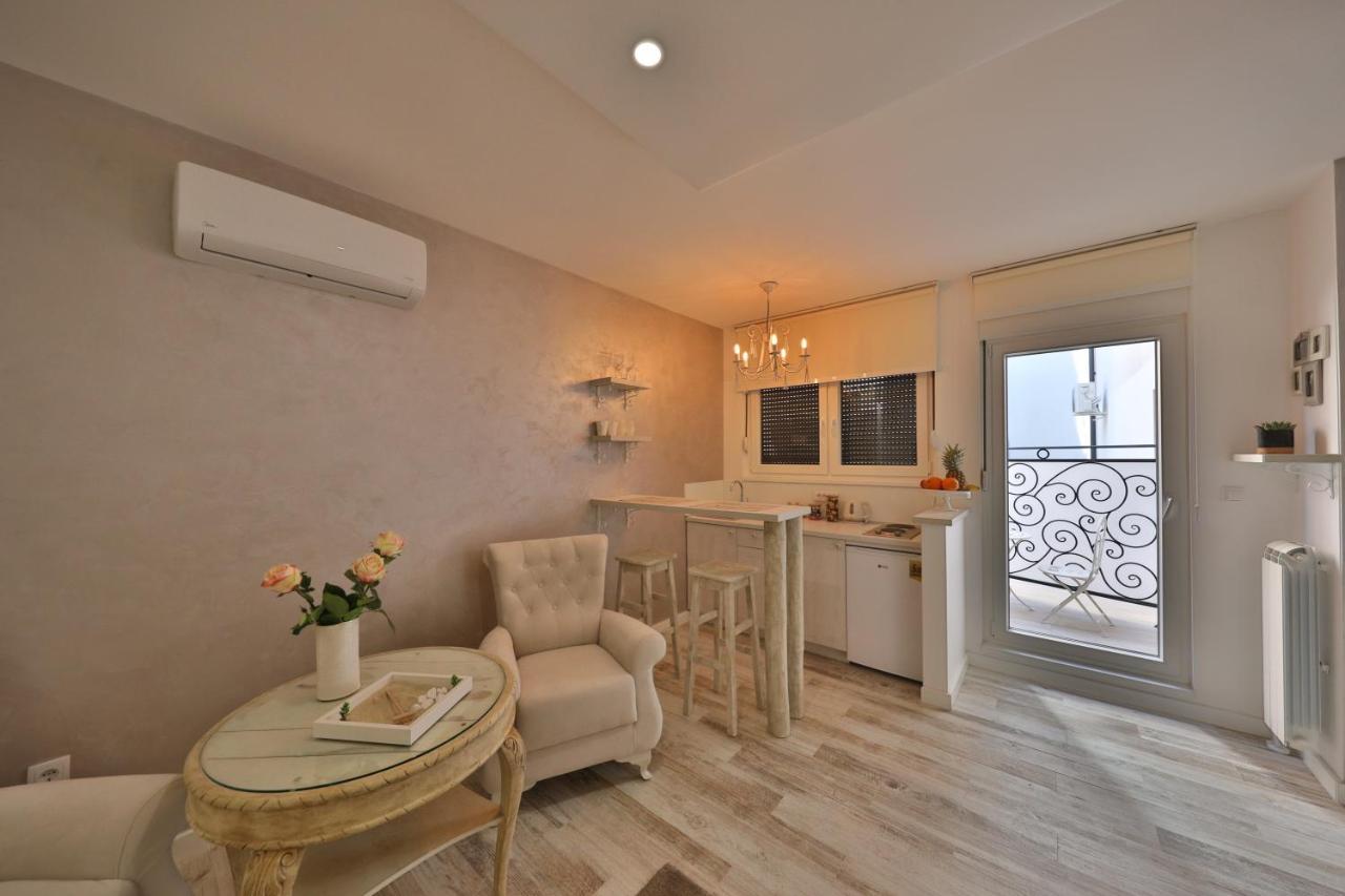 Appartement Joli à Belgrade Extérieur photo